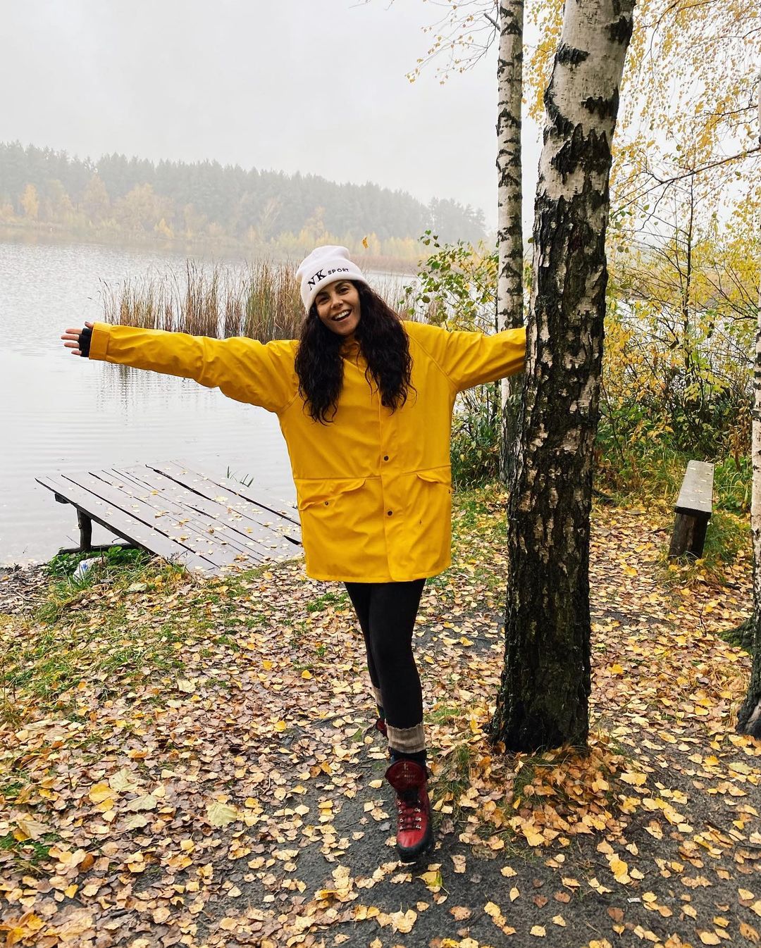 Яркая и соблазнительная: Настя Каменских показала, как носить стильную куртку-оверсайз