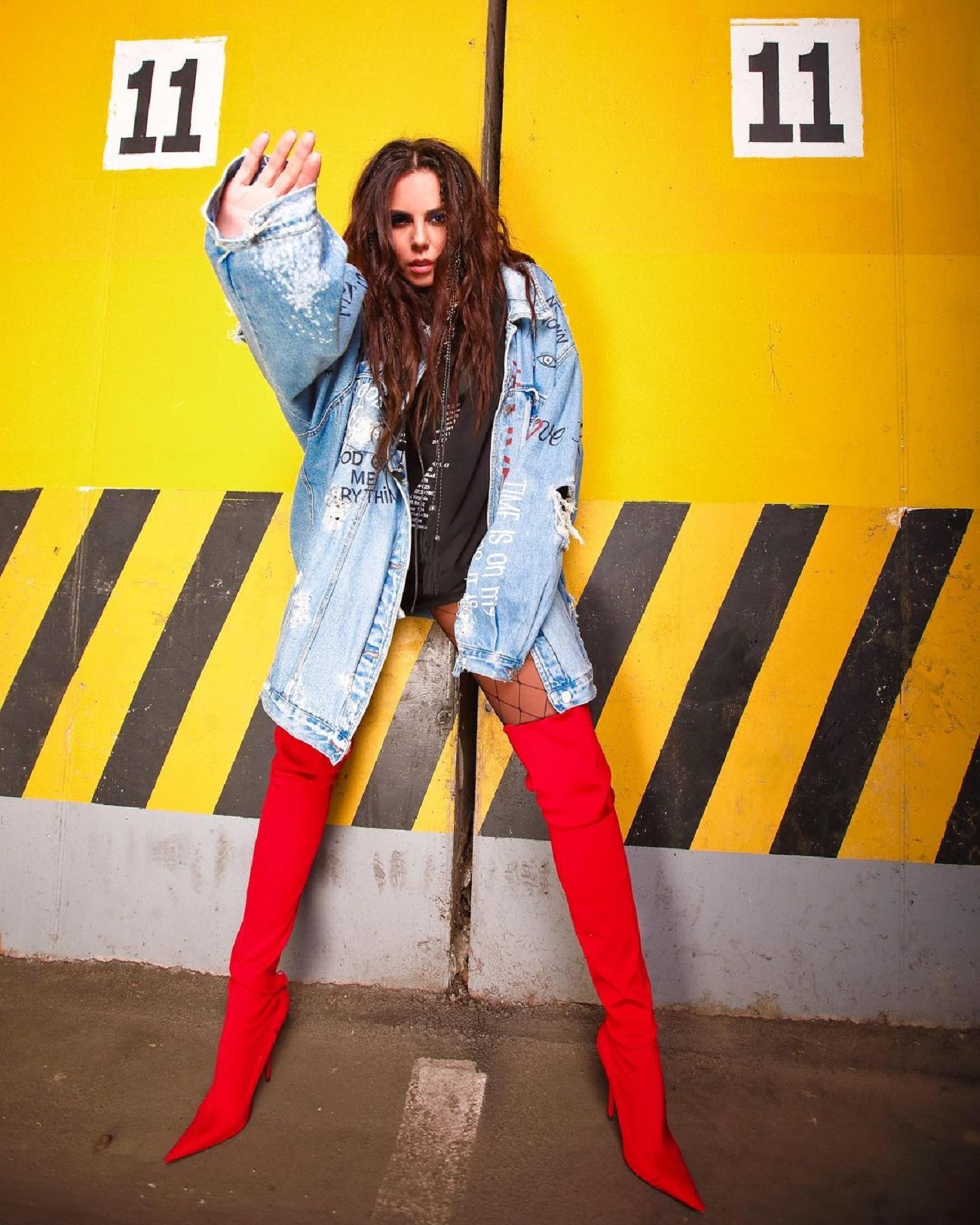 Стильна і пристрасна: Настя Каменських показала 5 гарячих образів для новорічних вечірок