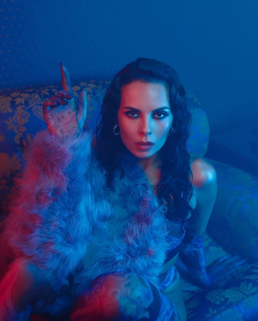 Стильна і пристрасна: Настя Каменських показала 5 гарячих образів для новорічних вечірок