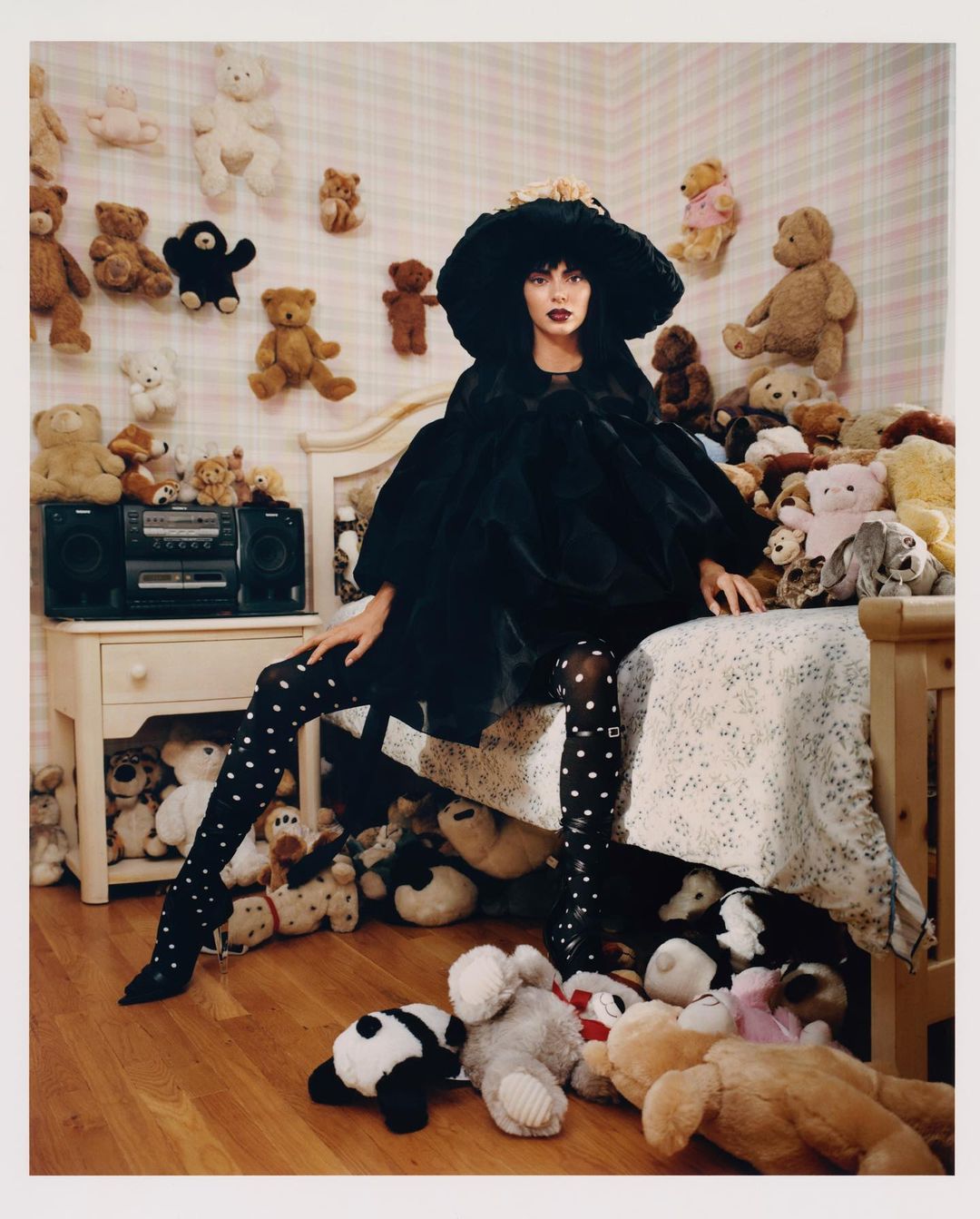 Прозоре плаття і чоботи: Кендалл Дженнер захопила ідеальною фігурою