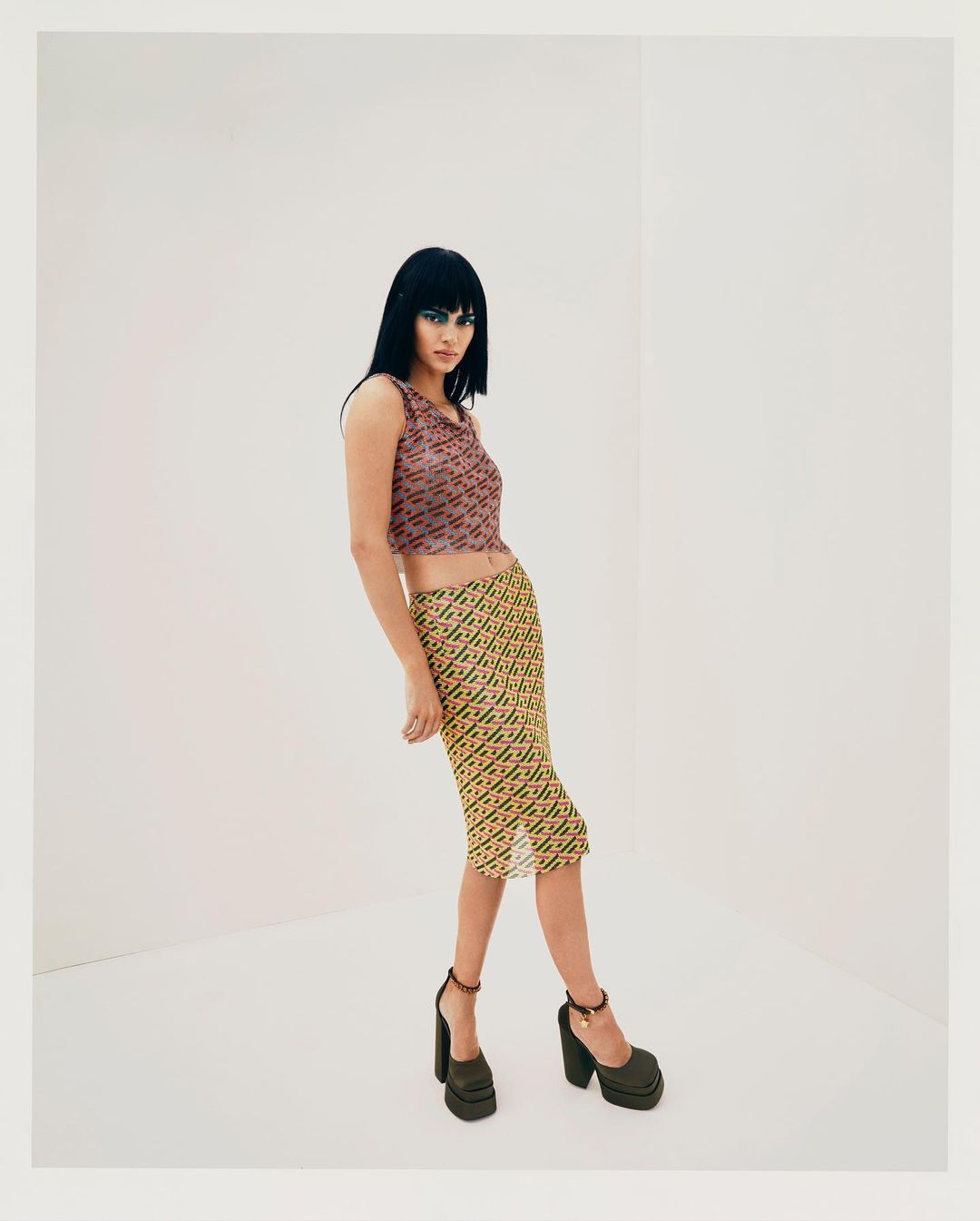 Прозоре плаття і чоботи: Кендалл Дженнер захопила ідеальною фігурою