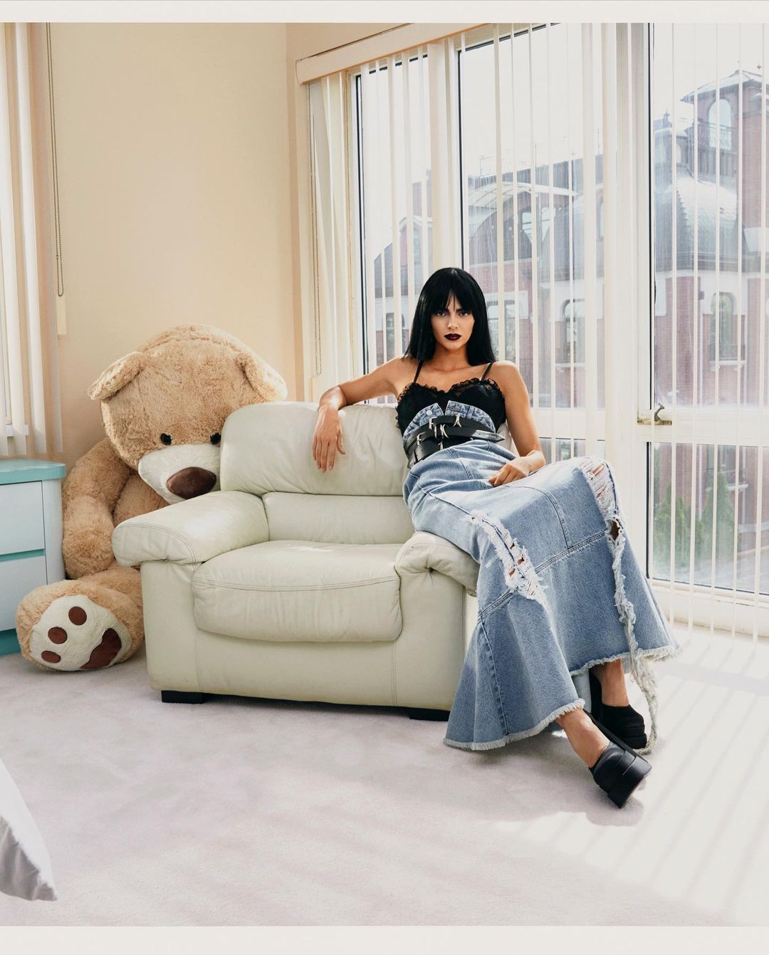 Прозоре плаття і чоботи: Кендалл Дженнер захопила ідеальною фігурою