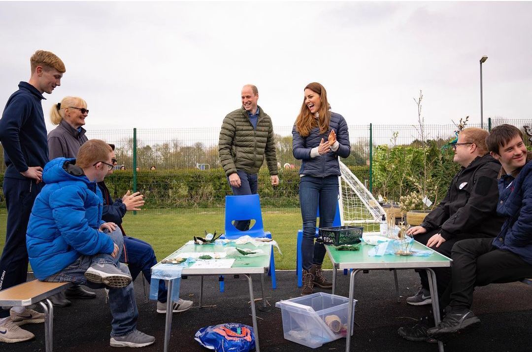 Джинсы-скинни и свитер с орнаментом: Кейт Миддлтон показала комфортный образ для прогулок