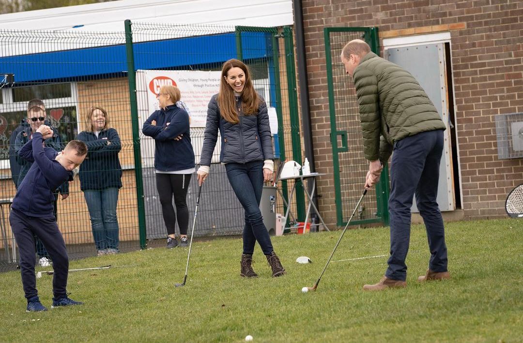 Джинсы-скинни и свитер с орнаментом: Кейт Миддлтон показала комфортный образ для прогулок