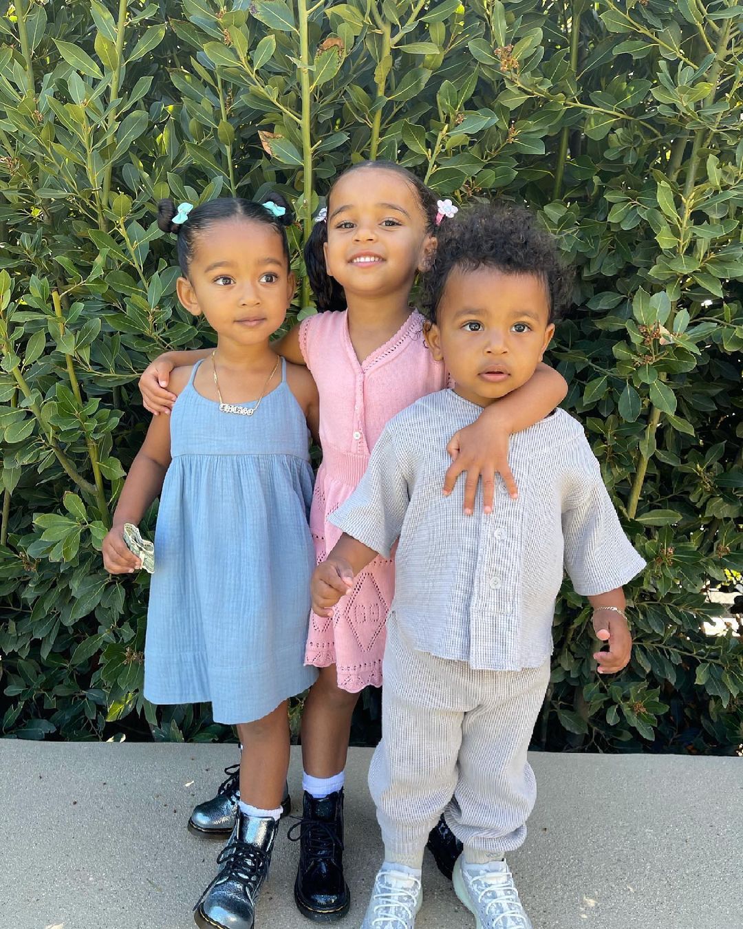 Слишком милые! Ким Кардашьян покорила сеть красотой младших детей от Канье Уэста