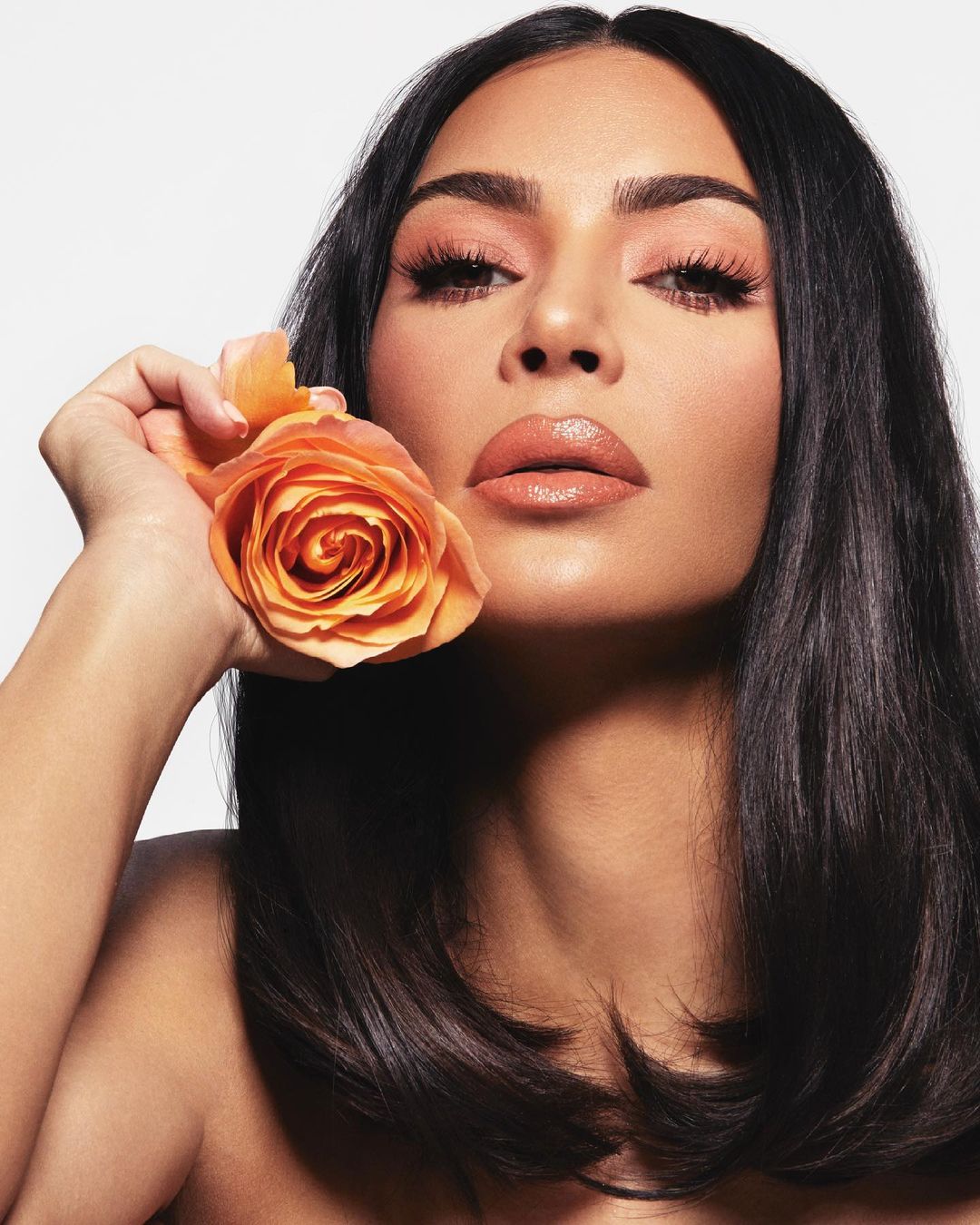 Минус 10 лет: Ким Кардашьян сделала трендовую стрижку, которая невероятно молодит