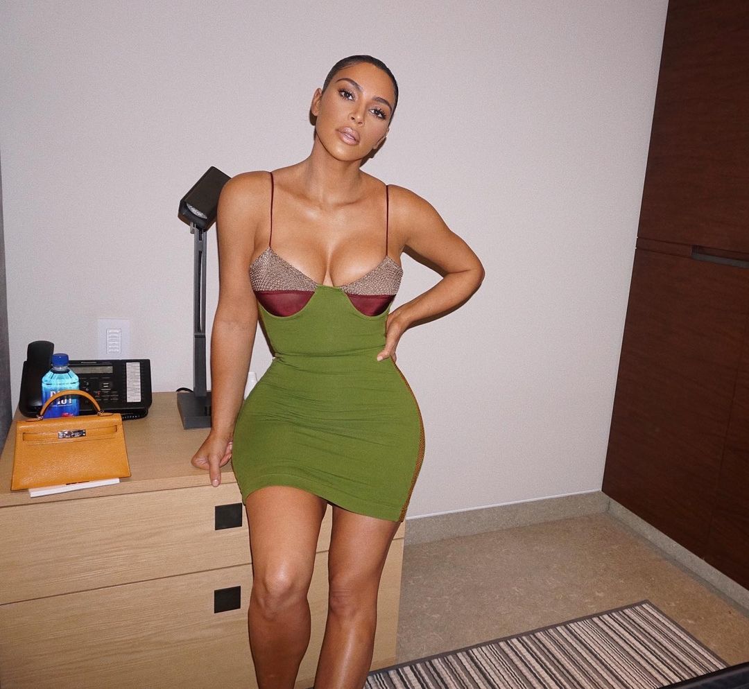 Затьмарити всіх: топ-5 зимових образів від Кім Кардашьян на всі випадки життя