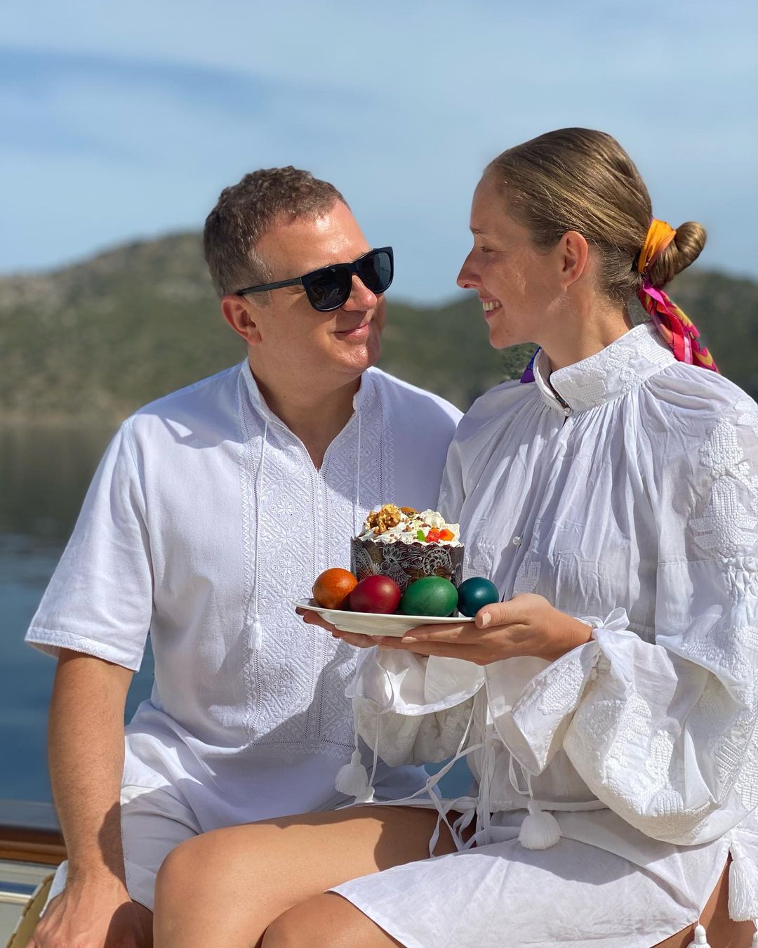 Каменських, Нікітюк, Осадча та інші зірки привітали українців з Великоднем (фото)