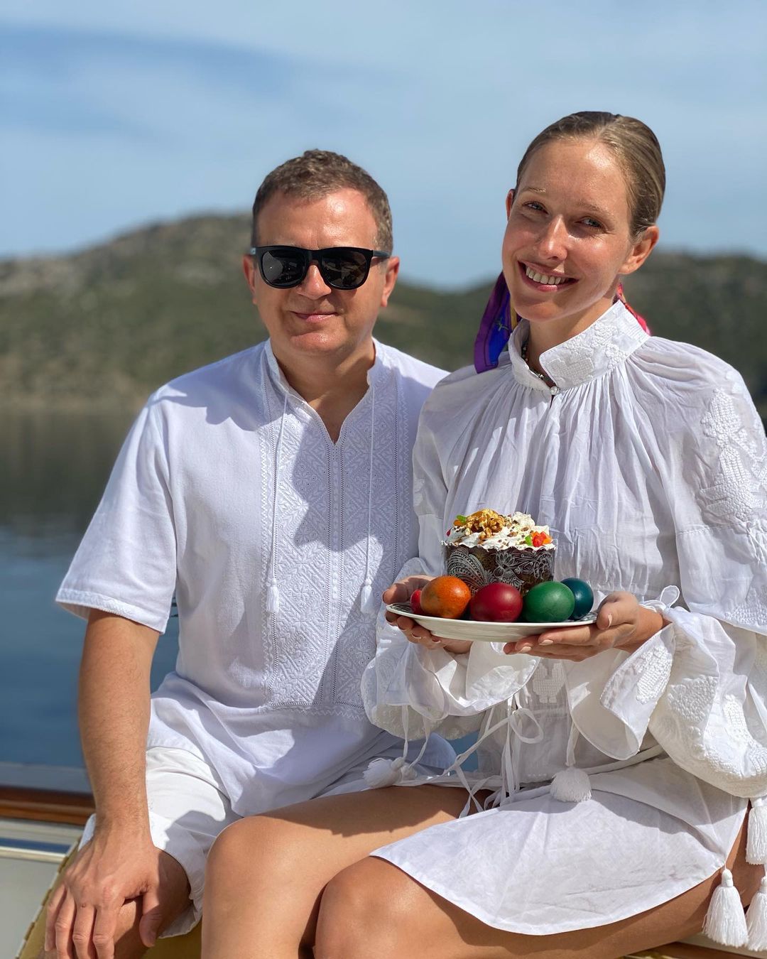 Каменських, Нікітюк, Осадча та інші зірки привітали українців з Великоднем (фото)