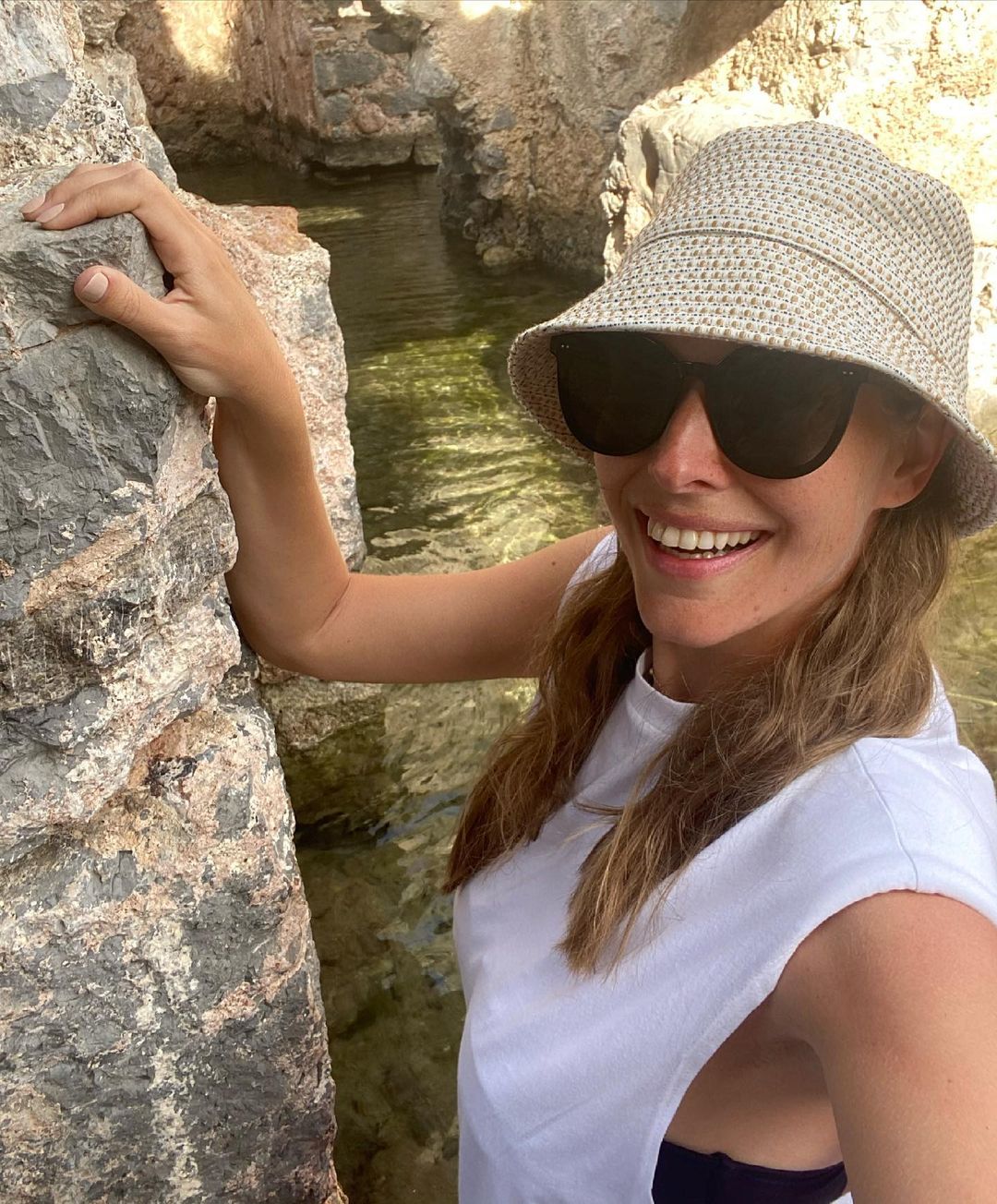 Беременная Катя Осадчая в купальнике оседлала доску в Турции (фото)