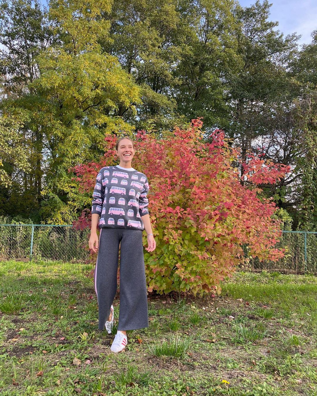 Стильно и практично: Катя Осадчая показала, как носить трендовые широкие брюки