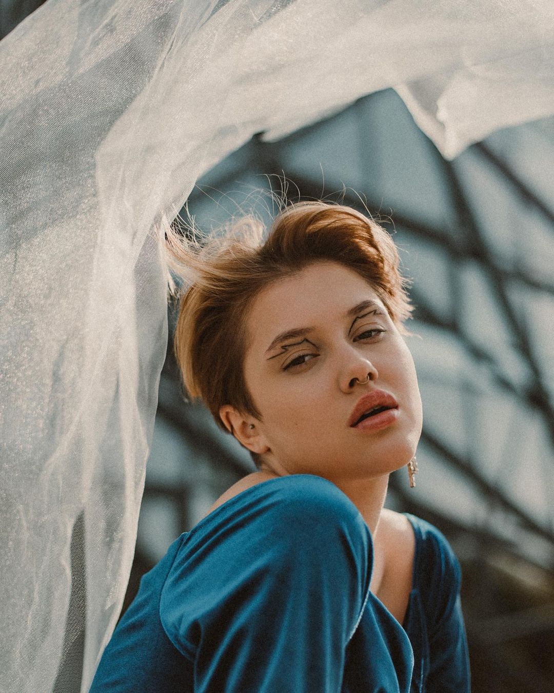 Били головою об бетон: на українську модель напали в метро