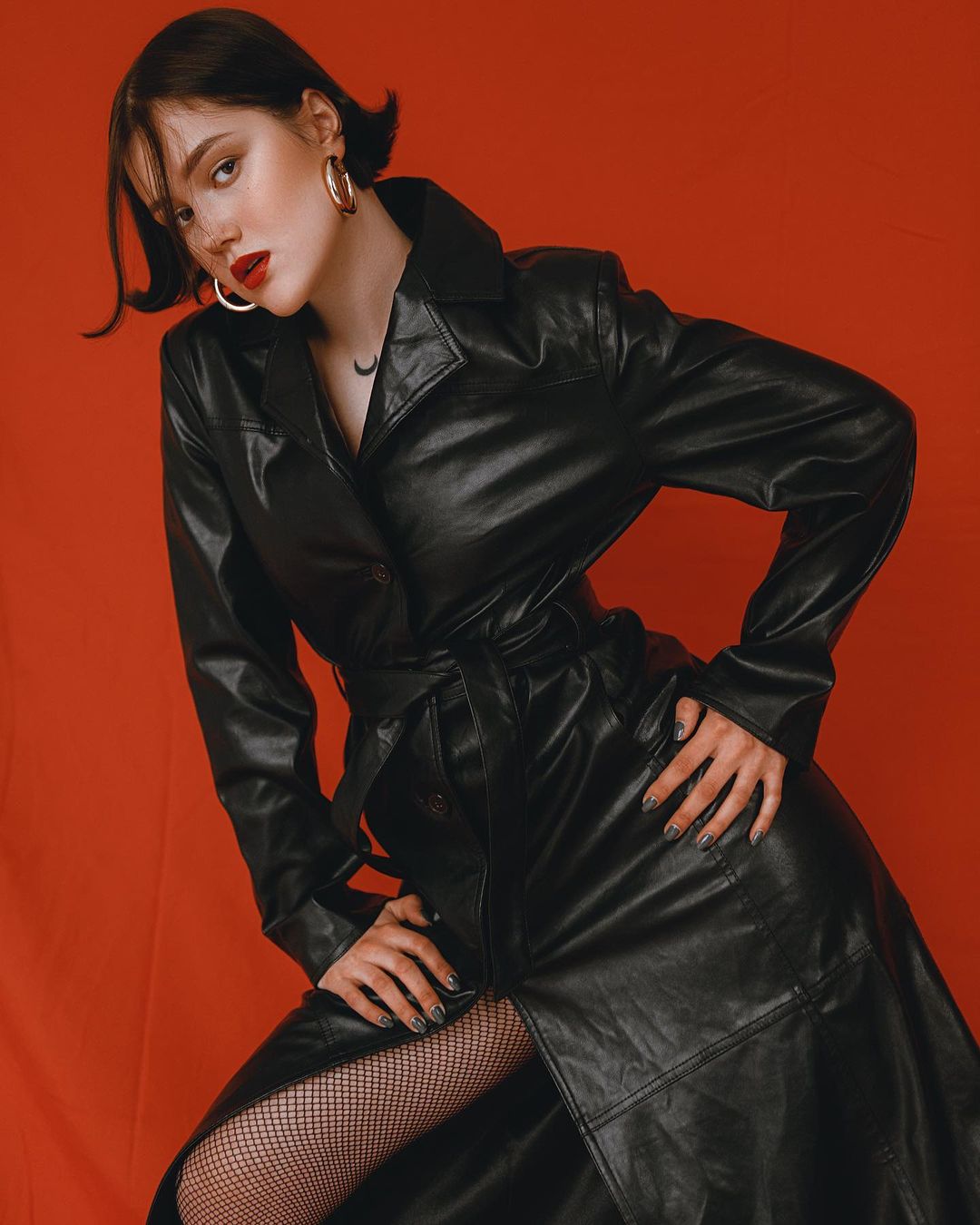 Били головою об бетон: на українську модель напали в метро