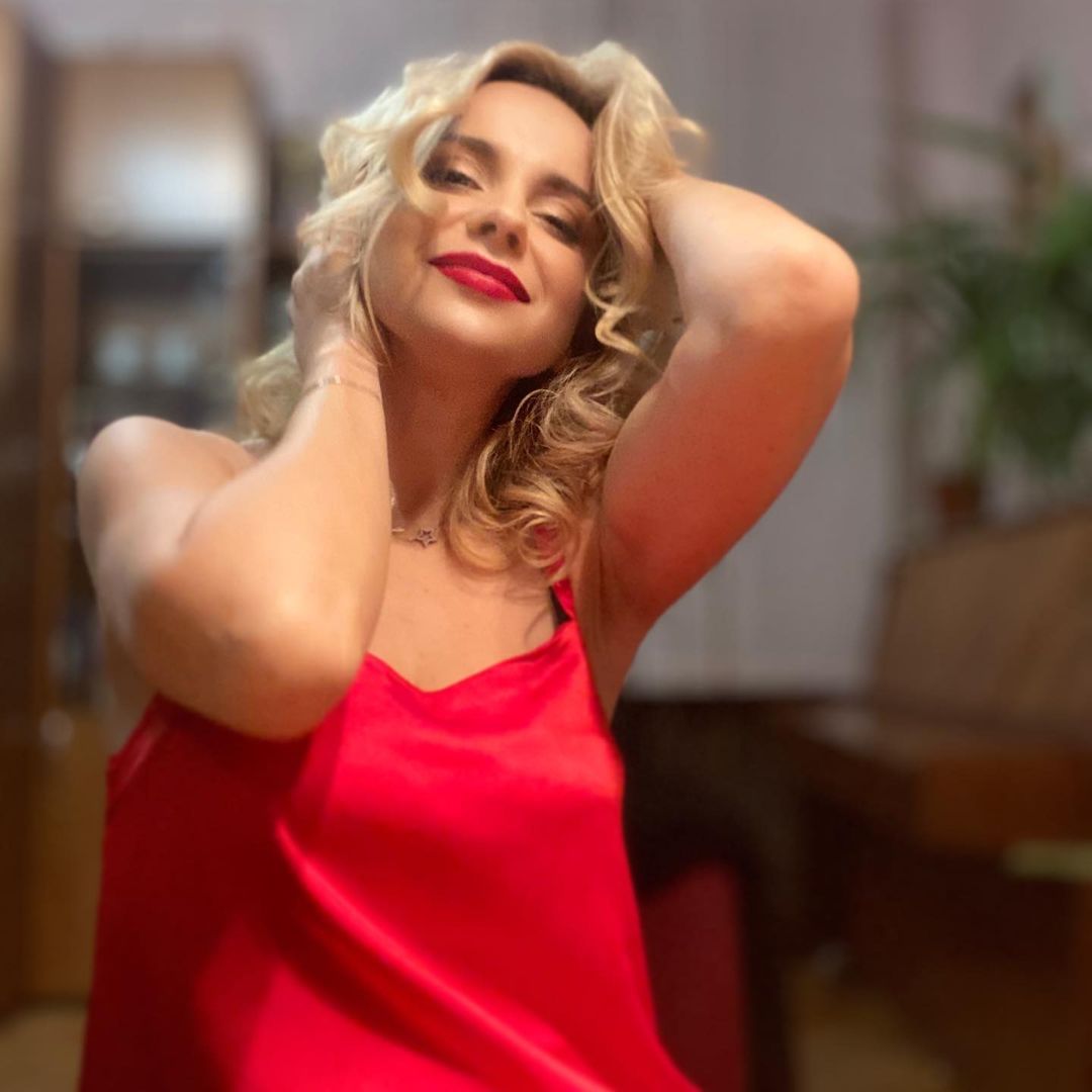 39-річна Ребрик назвала улюблені б'юті-процедури і розповіла, як бути красивою завжди