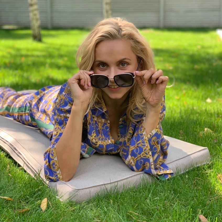 39-річна Ребрик назвала улюблені б'юті-процедури і розповіла, як бути красивою завжди