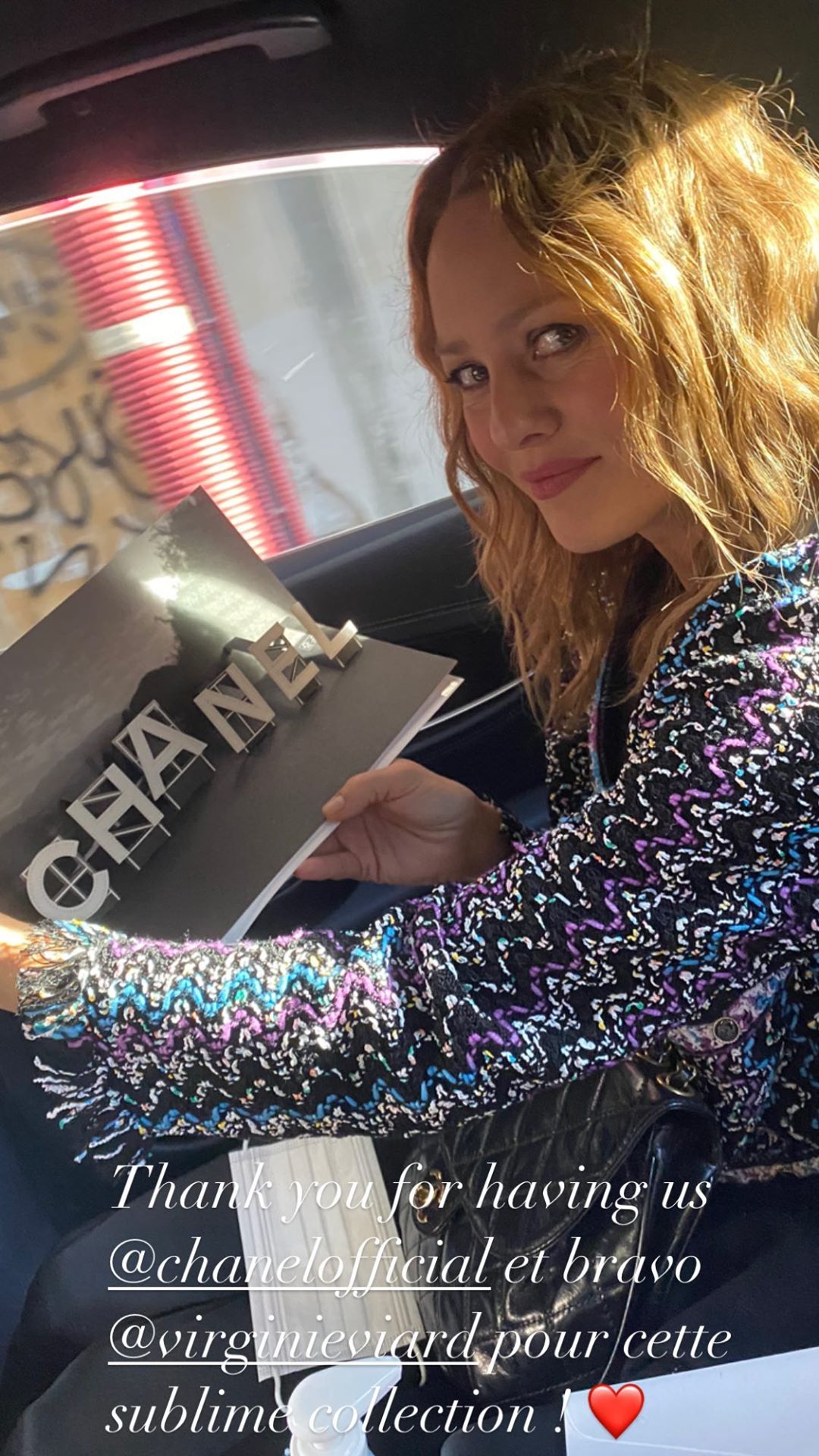 Немов подруги: 47-річна Ванесса Параді і 21-річна Лілі-Роуз Депп підкорили Париж стильними образами