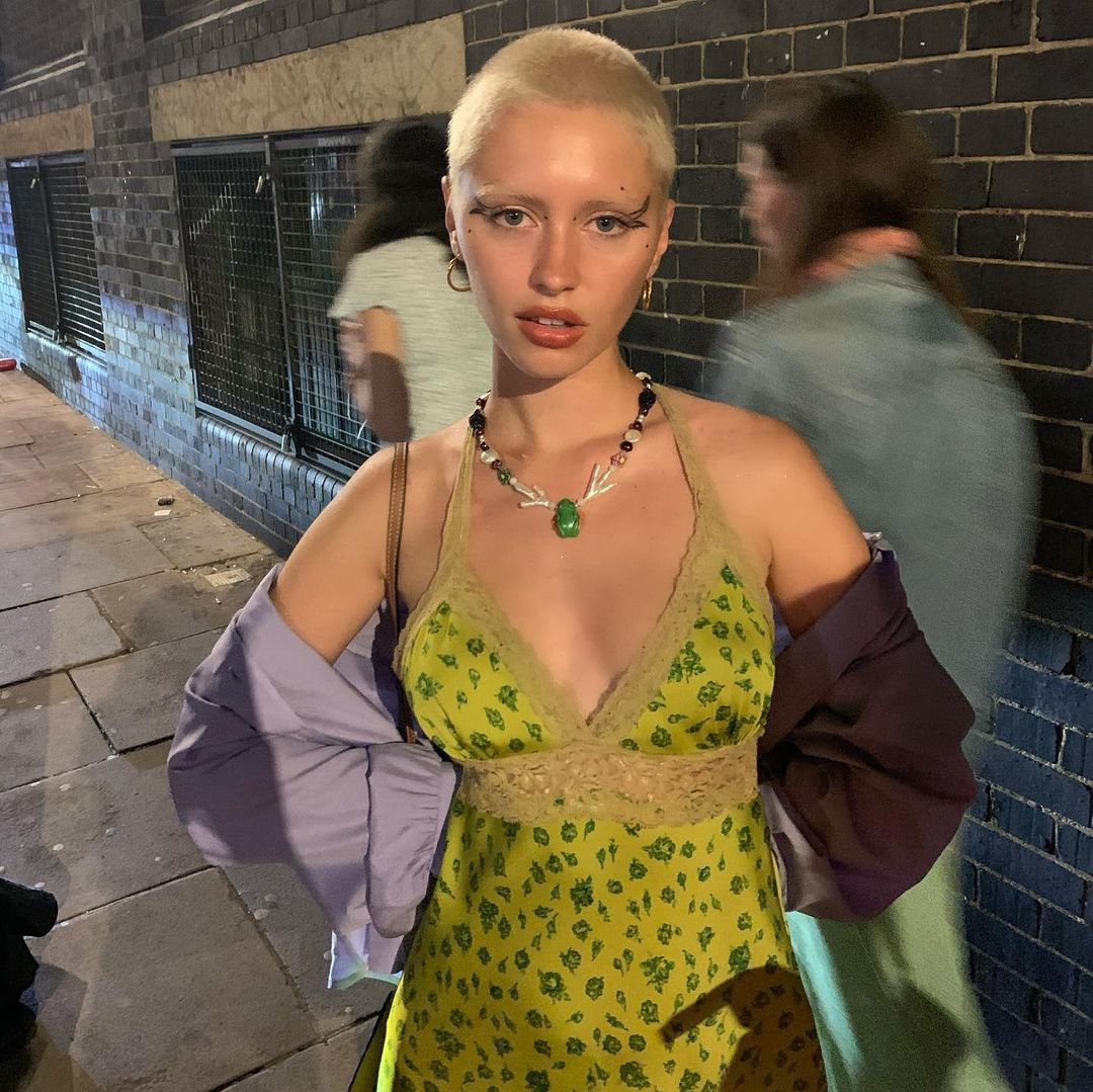 Під хлопчика: юна дочка Джуда Лоу приголомшила кардинальною зміною зачіски