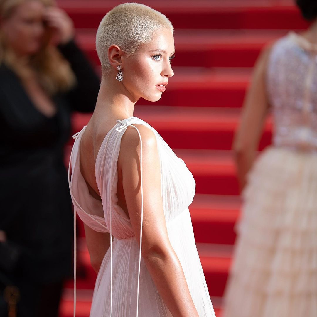 Дочь Джуда Лоу демонстрирует идеальное тело в самом неожиданном летнем наряде