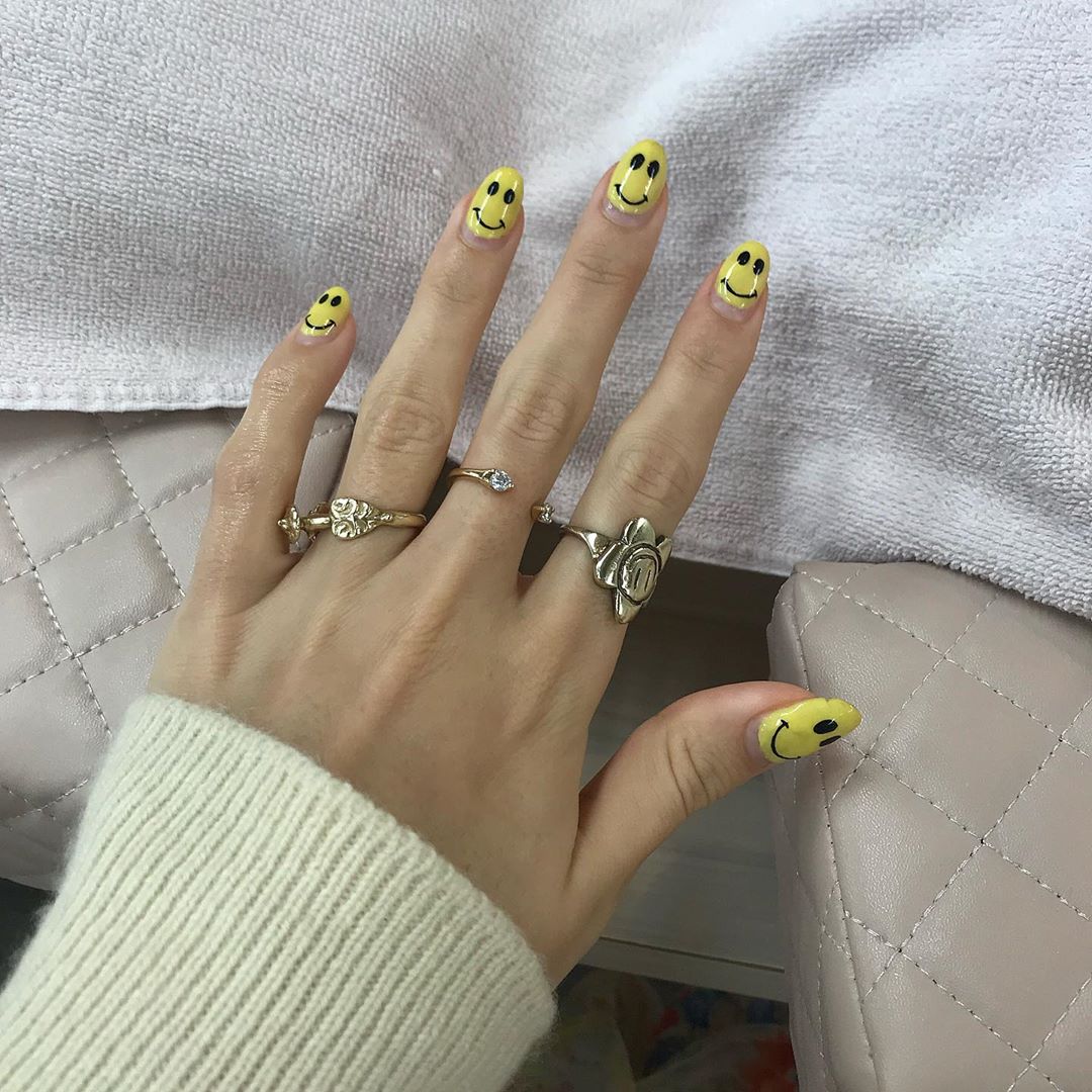 Топ-3 трендовых маникюра от знаменитостей, которые сделают эту осень ярче