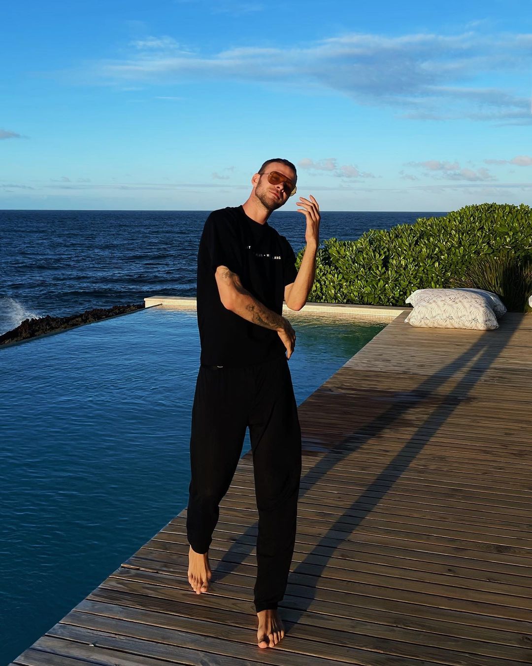 Макс Барских порадовал поклонников новым чувственным видео: "прекрасное и легкое настроение"