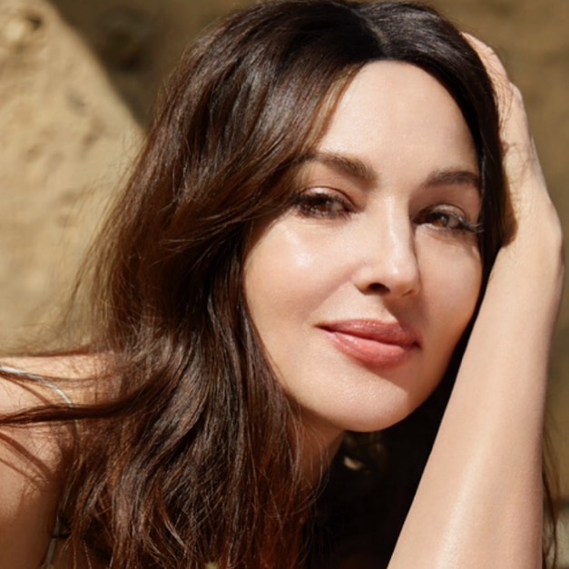 Ей точно 56? Роскошная Моника Беллуччи покорила цветущим внешним видом