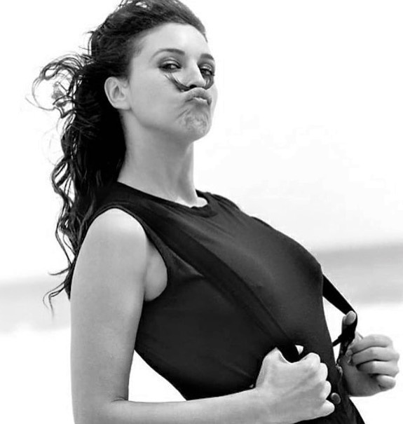 Моніка Беллуччі підкорила розкішним тілом на фото з молодості: вона досконала