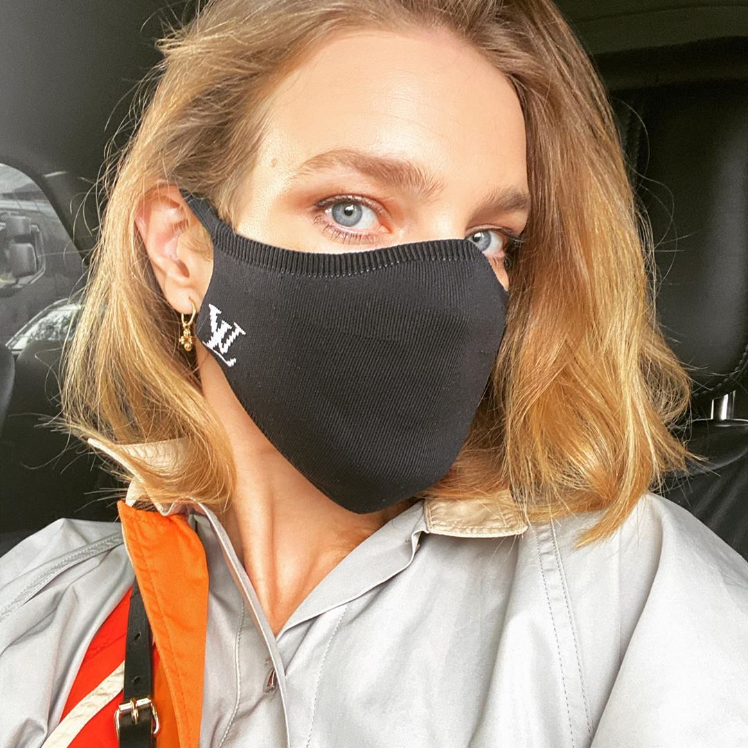 Красивая и счастливая: Наталья Водянова в компании любимого мужа блистает в Париже