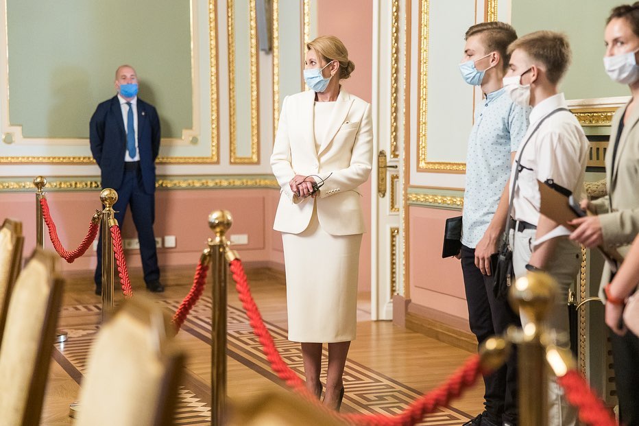 Болюче питання: стильна Зеленська розповіла, за чий рахунок одягається