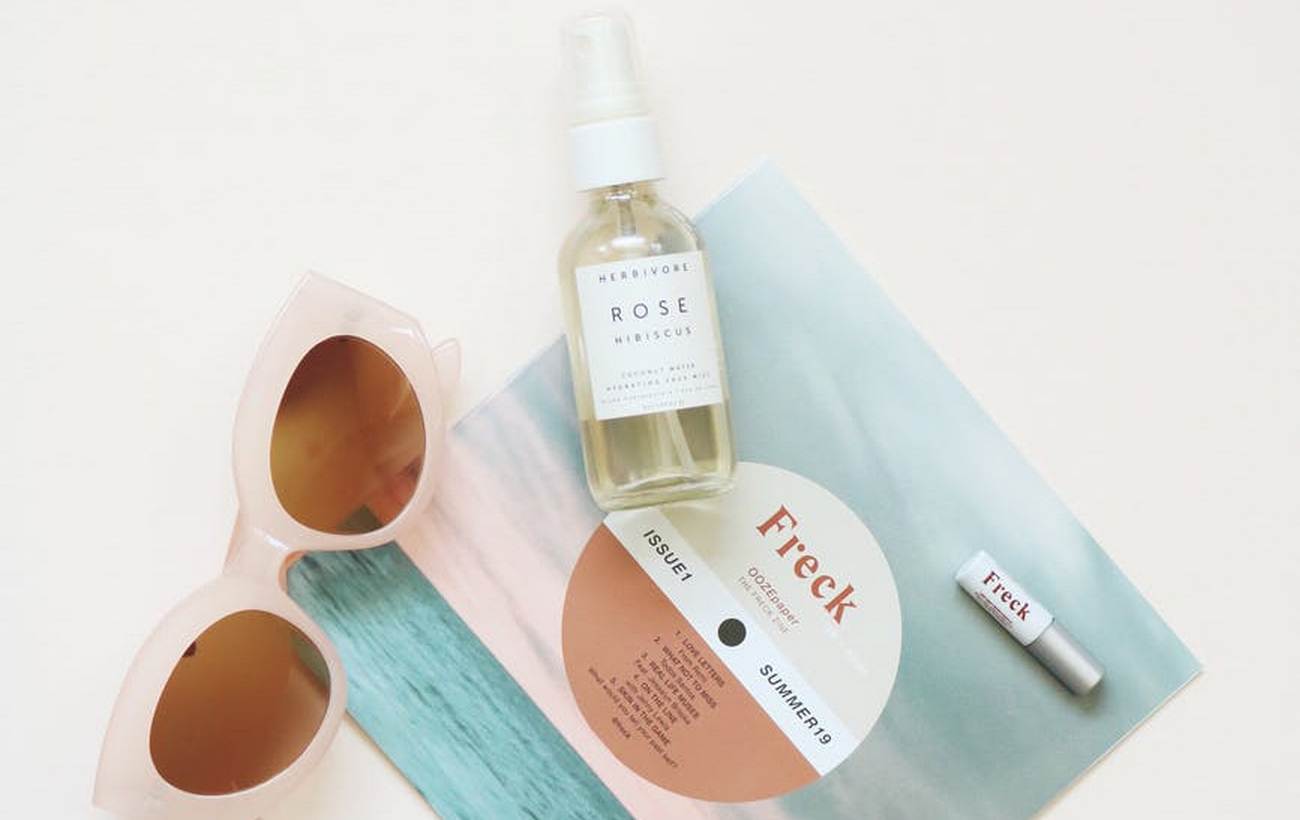 У спекотну країну або на дачу: косметолог розповіла, що точно треба взяти з косметики у відпустку