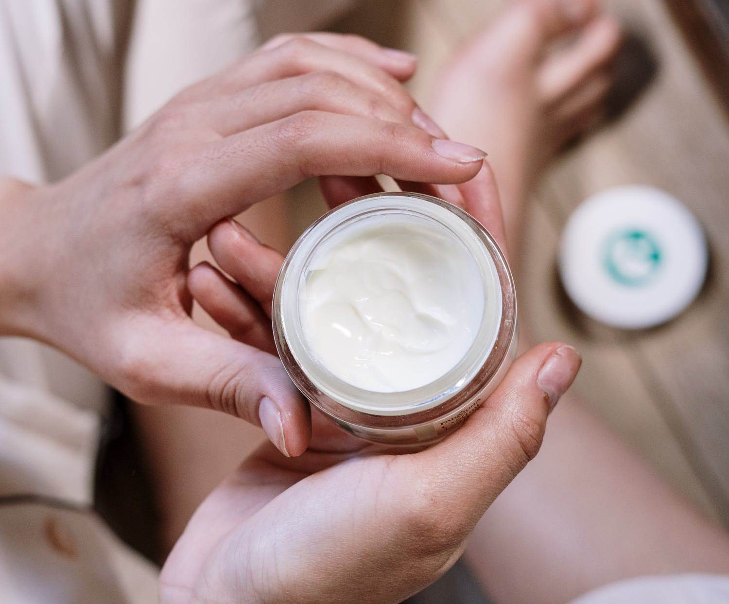 Аккуратнее с гиалуронкой: косметолог рассказала, что продлит молодость сухой коже