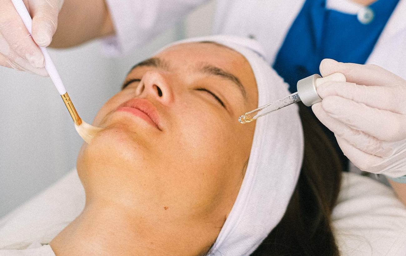 Сыворотки будут работать в 300 раз лучше: косметолог раскрыла незаменимое бьюти-средство