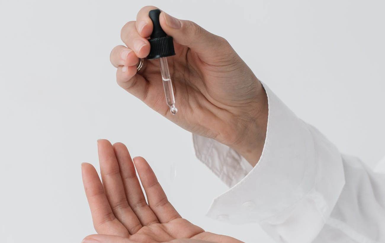 Не потрібні навіть при акне: нутриціолог перерахувала небезпечні спирти в косметиці