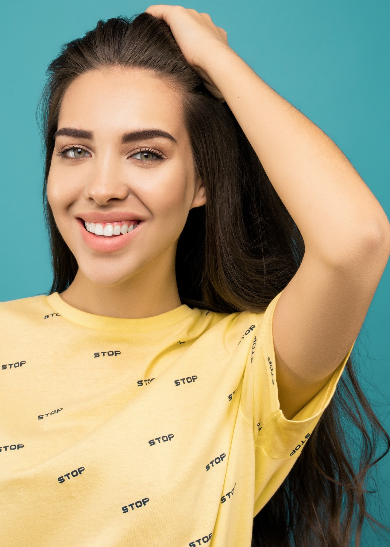 Жирне коріння і сухі кінчики: трихолог підказала, як виправити проблему і вибирати шампунь