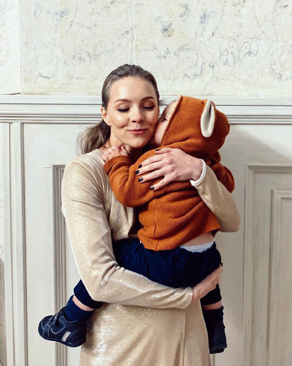 100% мама пацана: экс-участница Танцев со звездами умилила нежным фото с сыночком