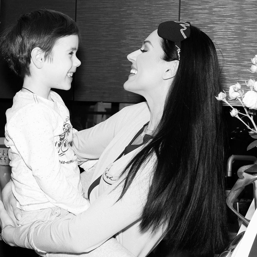 Прекрасные носики: Ефросинина очаровала нежным фото с сыночком