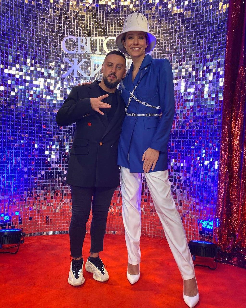 Катя Осадча захопила стильним луком у трендових кольорах цього сезону