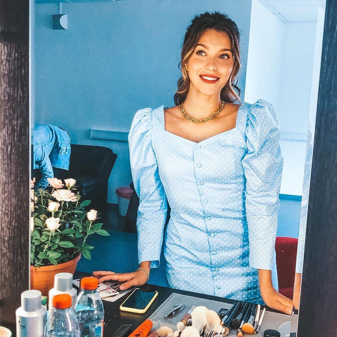 Головна героїня казок: Регіна Тодоренко в диво-сукні показала свій літній makeUp