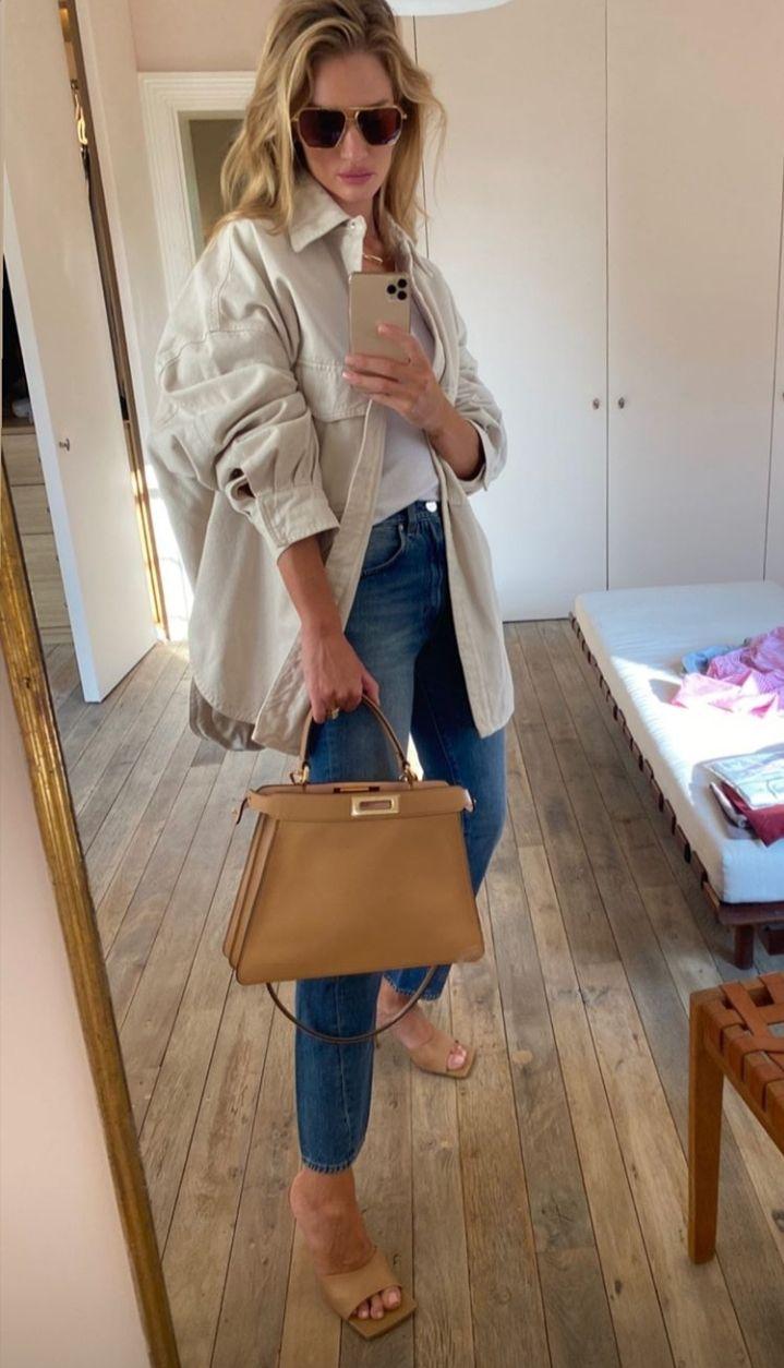 Стильно и комфортно: Роузи Хантингтон-Уайтли показала универсальный кэжуал-образ на осень