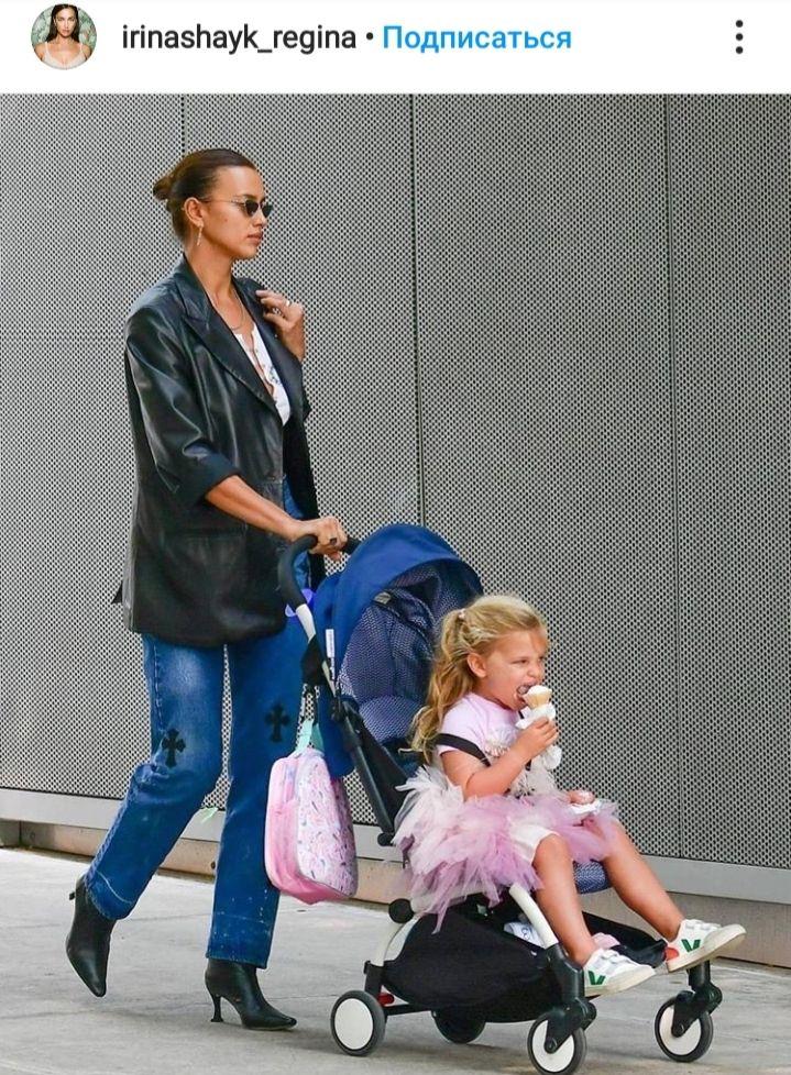 В коже и дениме: Ирина Шейк показала, как соединить в образе сразу несколько трендов