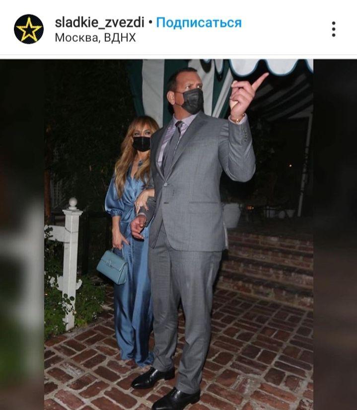 Досконала: 51-річна Дженніфер Лопес вразила розкішним тілом в шовковому костюмі