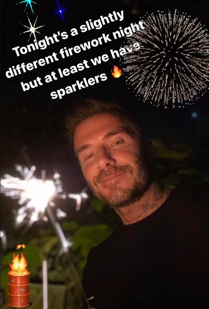 Семейная идиллия: Виктория Бекхэм показала, как весело спасается от холодов с мужем и детьми