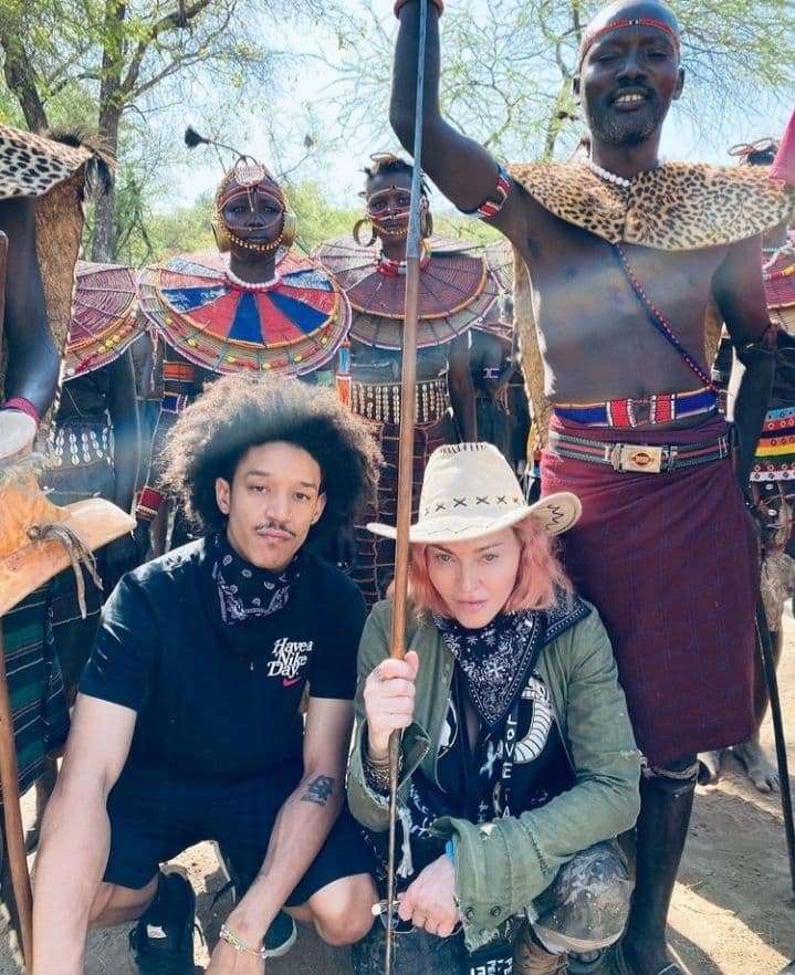 В обіймах коханого: 62-річна Мадонна засипала мережу фото з подорожі з 26-річним бойфрендом