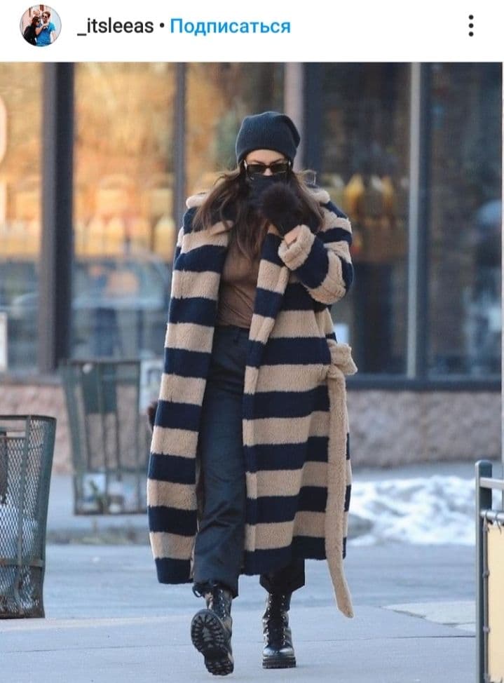 Берем пример: Ирина Шейк в полосатой шубе и модных ботинках отправилась гулять с дочкой