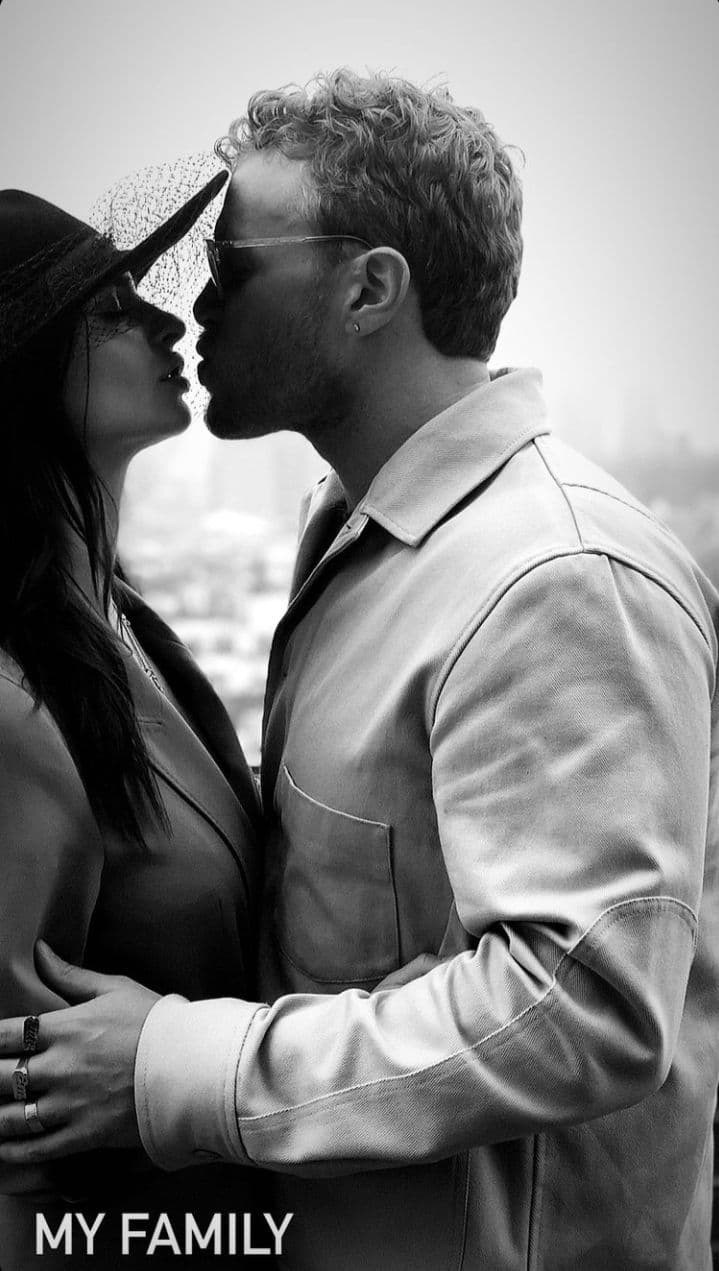 Божевільне кохання: Емілі Ратаковскі показала рідкісні фото з чоловіком на честь річниці весілля