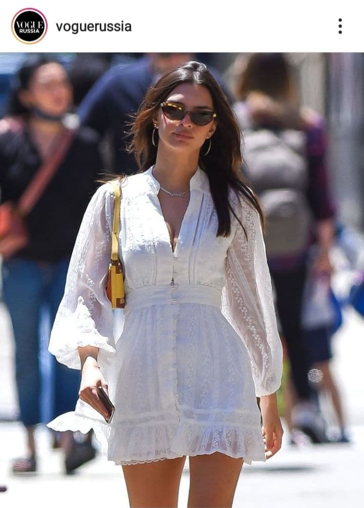 Срочно купить: Эмили Ратаковски демонстрирует идеальную фигуру в трендовом платье