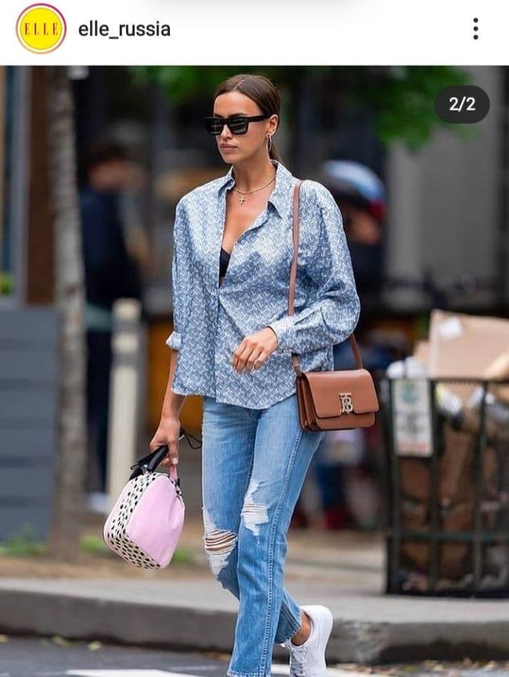 Об'ємна сорочка і бюст'є: Ірина Шейк показала найстильнішу комбінацію літа