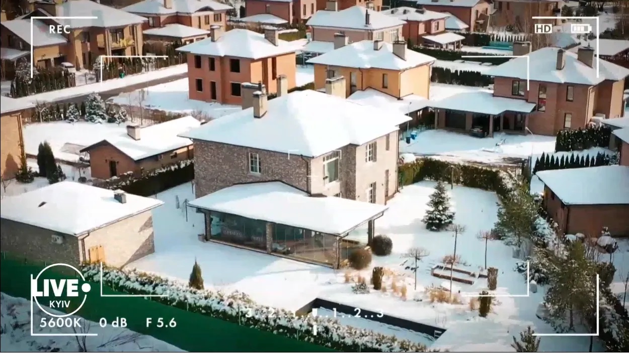 Зіркові сусіди: у мережі показали розкішні будинки Потапа з Настею і Осадчої з Горбуновим