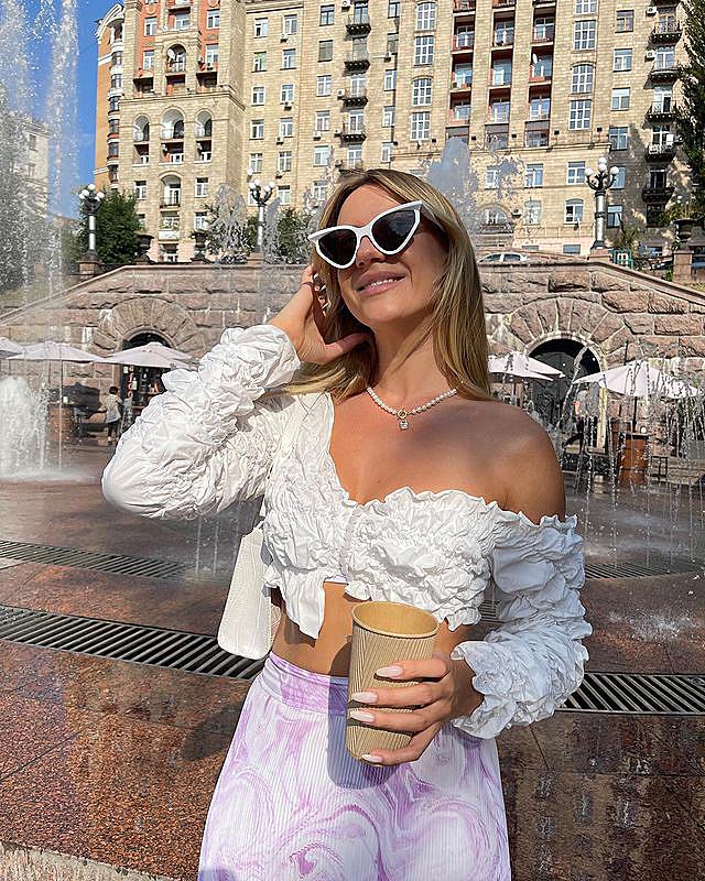 Никитюк в микротопе выбрала себе жениха и отправилась на &quot;свидание&quot; на Крещатик: договорились встретиться