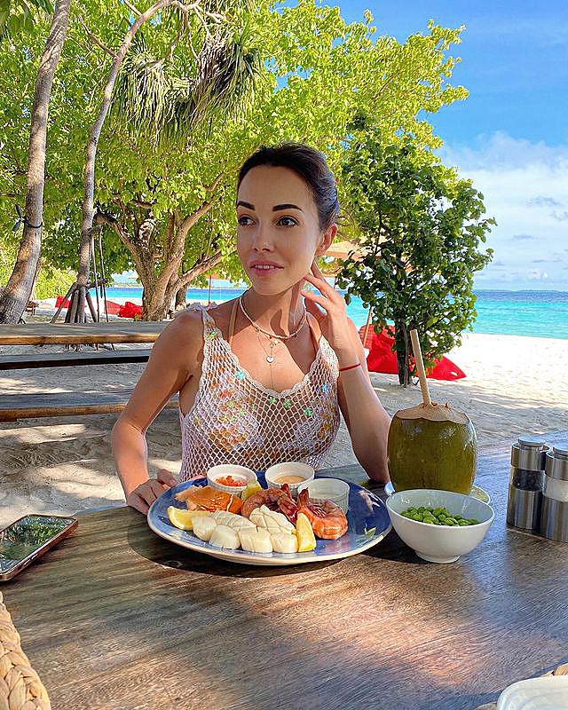 Можно быть уверенным: Кухар в сетчатом наряде раскрыла простые секреты правильного питания