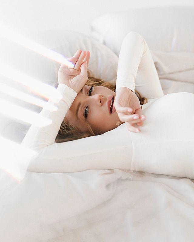 Зваблива Тіна Кароль спокусила постільним фото: "розтоплюєш ніжністю"